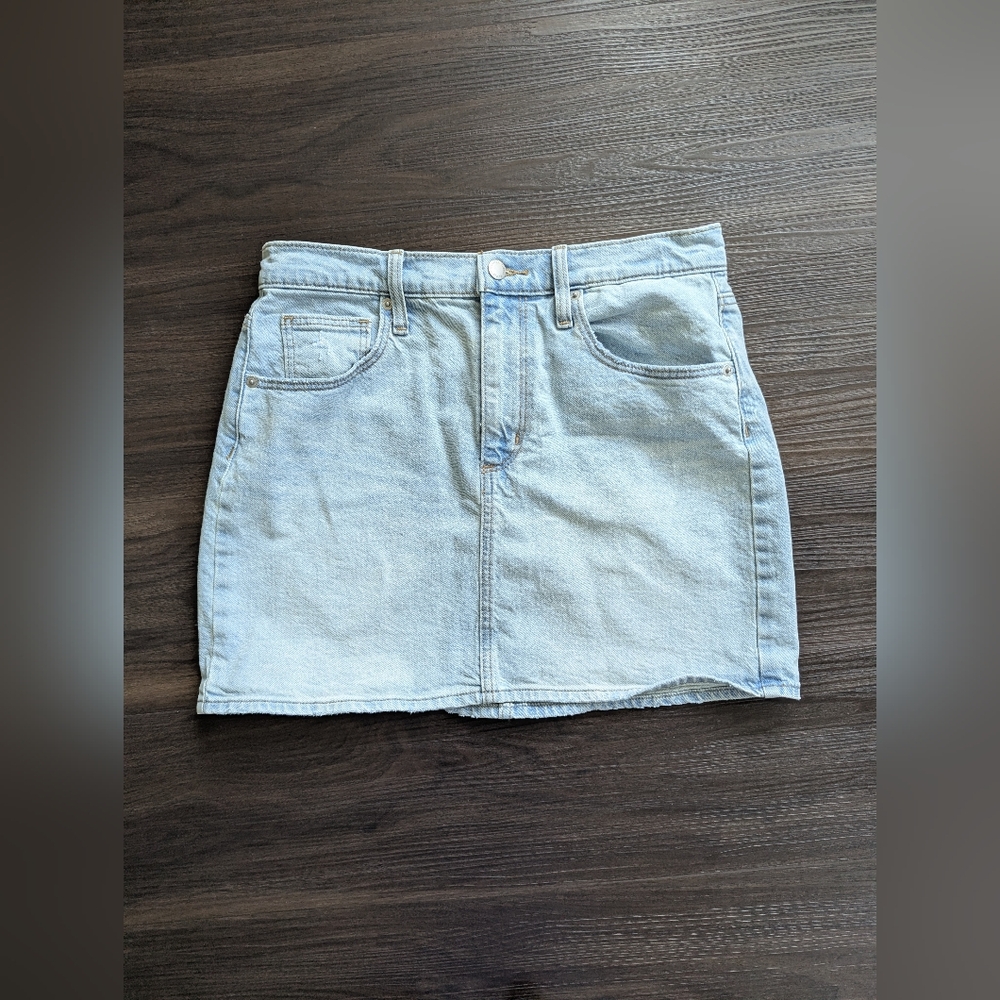 Universal Thread Light Wash Denim Mini Skirt Size 8 Preppy Summer Coastal Beach